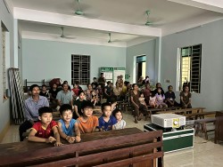 Chiếu phim lưu động phục vụ Nhân dân các xã miền núi Nghệ An nhân dịp sinh nhật Chủ tịch Hồ Chí Minh và Lễ hội Làng Sen
