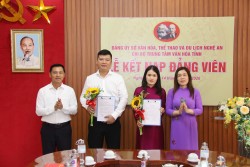 Chi bộ Trung tâm Văn hóa tỉnh Nghệ An tổ chức lễ kết nạp Đảng viên mới