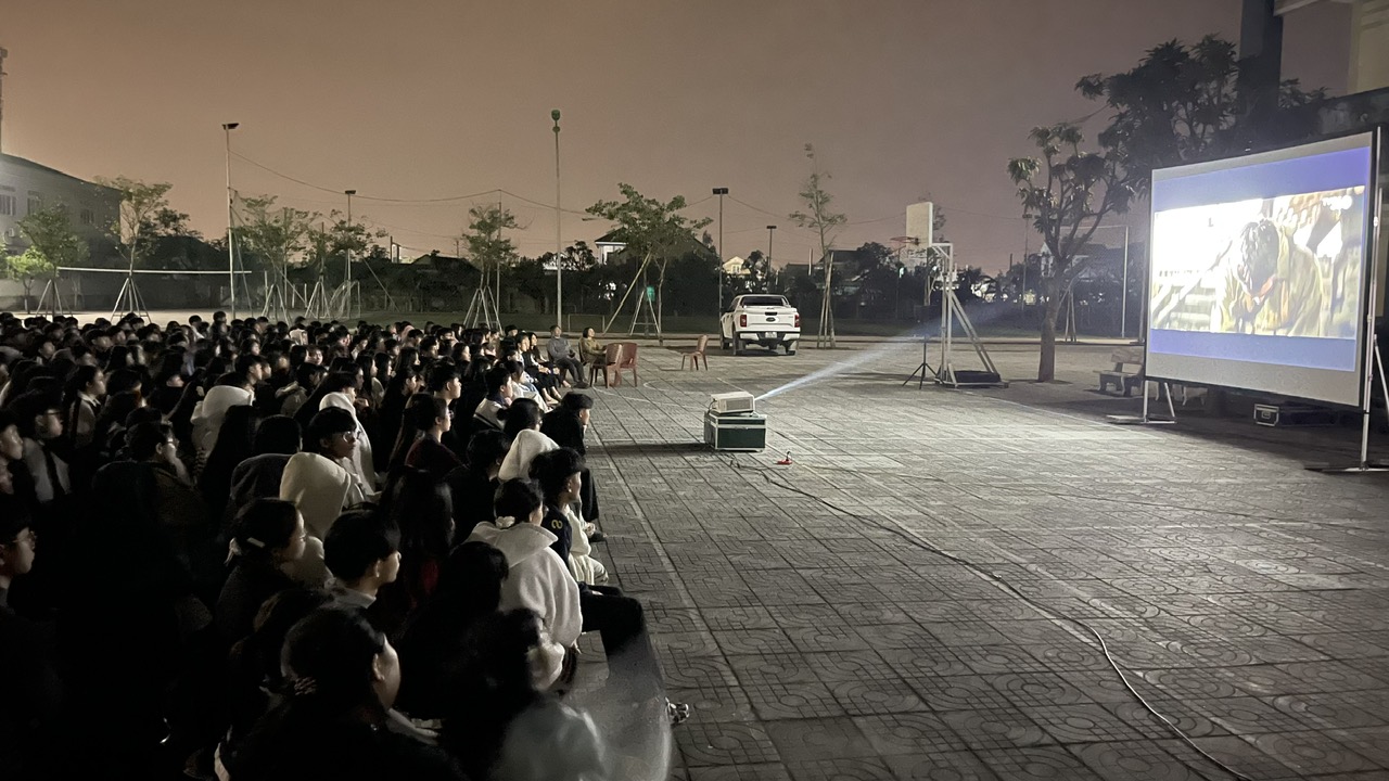 Thực hiện chương trình công tác năm 2026, Trung tâm Văn hoá tỉnh Nghệ An tổ chức chiếu phim lưu động phục vụ Nhân dân.