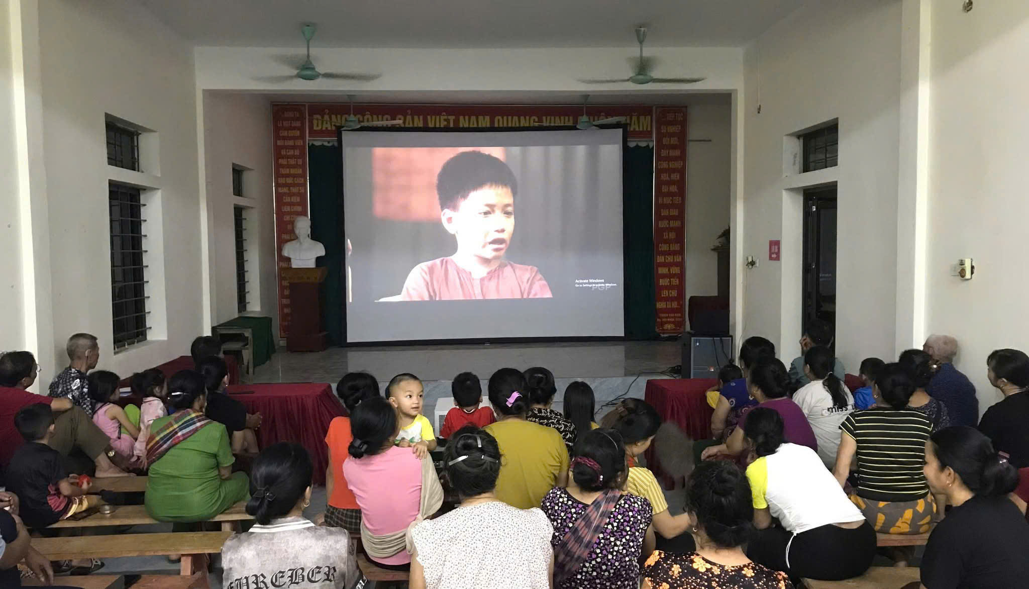 anh 2 ba con ban pa ty xa yen na cham chu xem phim